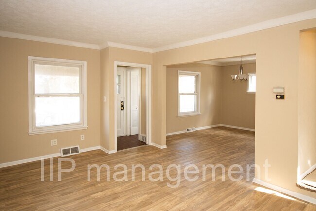 Building Photo - 4BR 2BA Home in Cleveland Heights