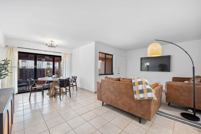 Building Photo - 241 W Park Dr