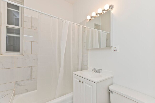 Foto del edificio - 301 S Halsted St