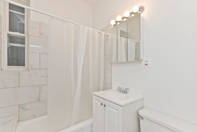 Building Photo - 301 S Halsted St