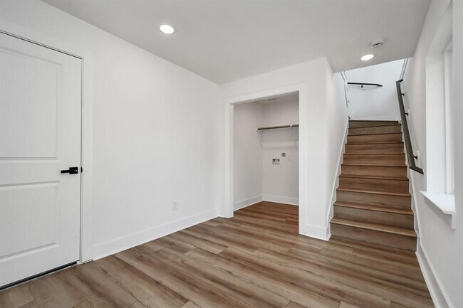 Foto del edificio - 7904 Lawn St