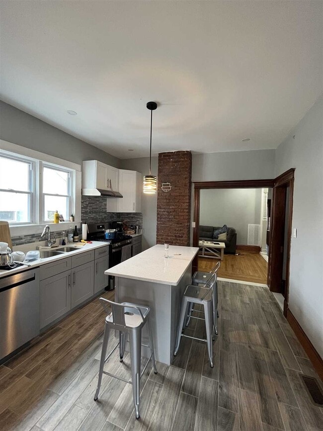 Building Photo - 56 N Chestnut St