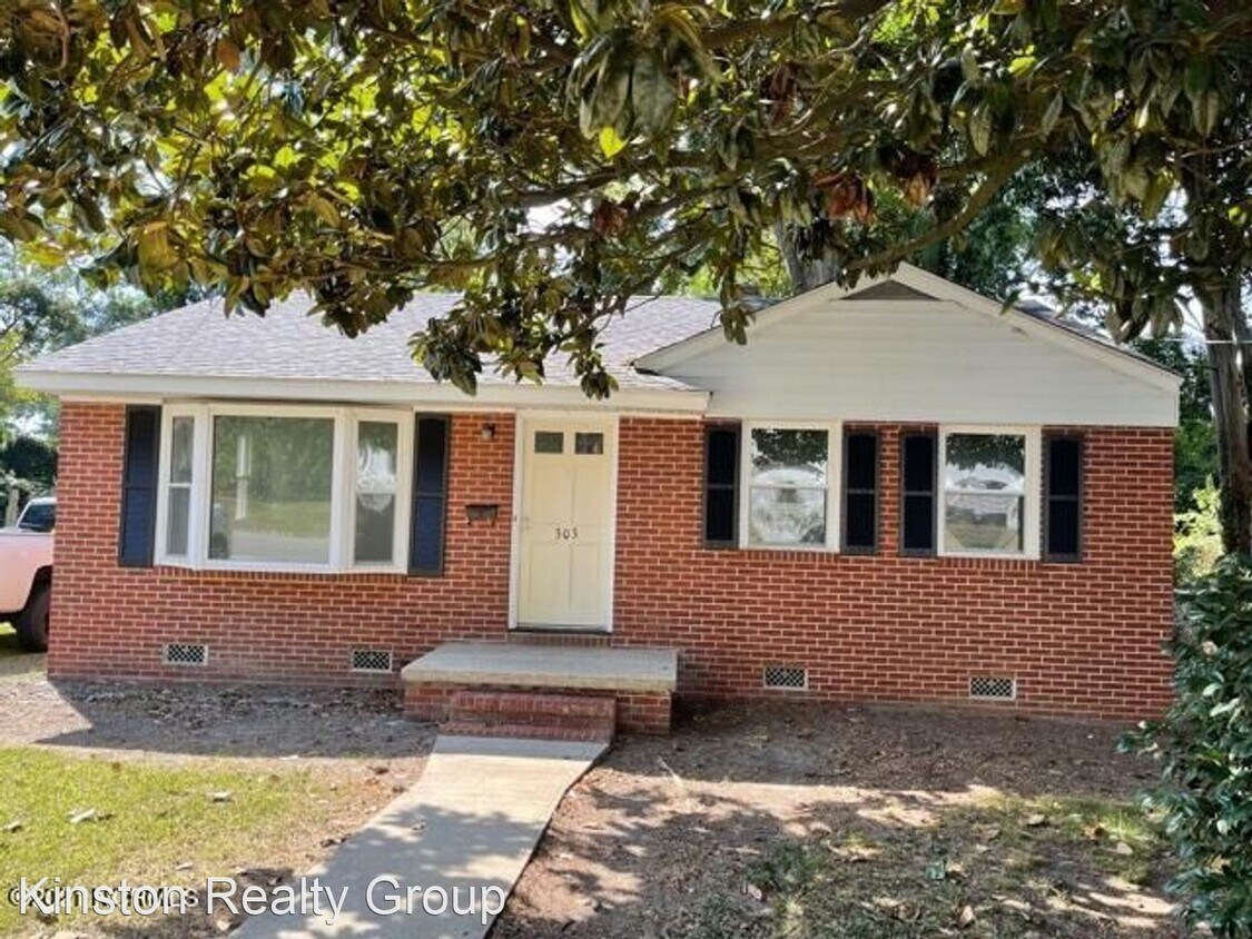 2 br, 1 bath House 303 E Capitola Ave House Rental in Kinston, NC