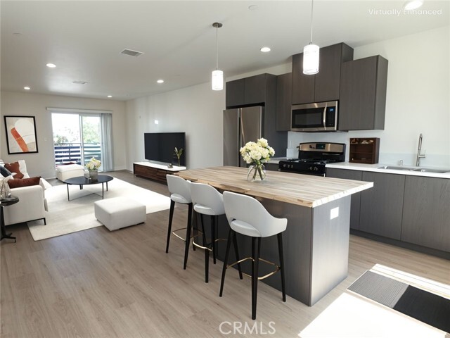 Building Photo - 2410 Carmona Ave