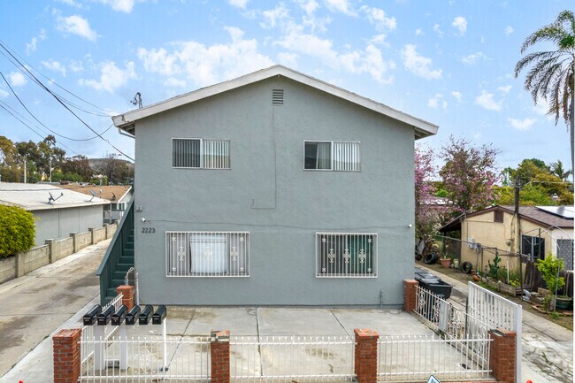 Foto del edificio - 2215-2225 Smythe Ave