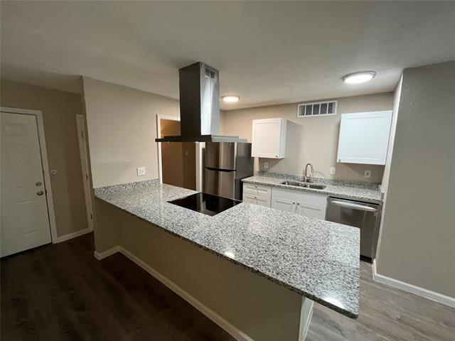 Building Photo - 5902 Highcrest Dr