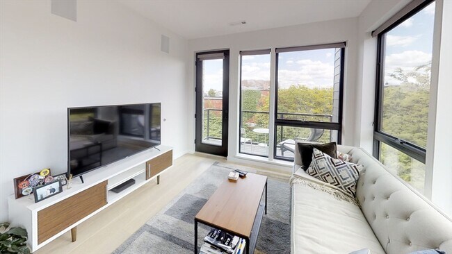 Building Photo - 45 W 3rd St