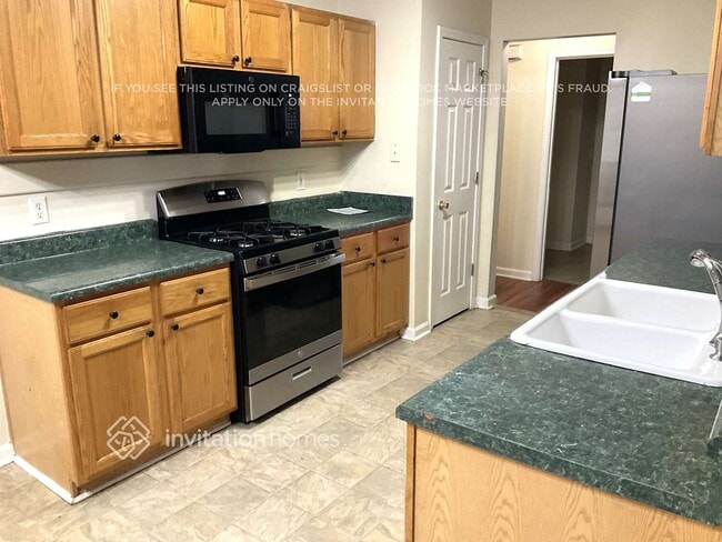 Building Photo - 406 Crested View Dr