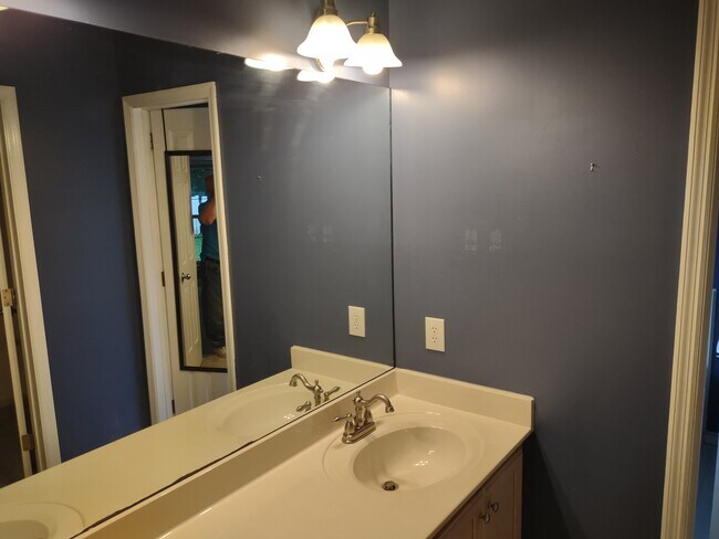 Building Photo - 75 Steeplechase Ct