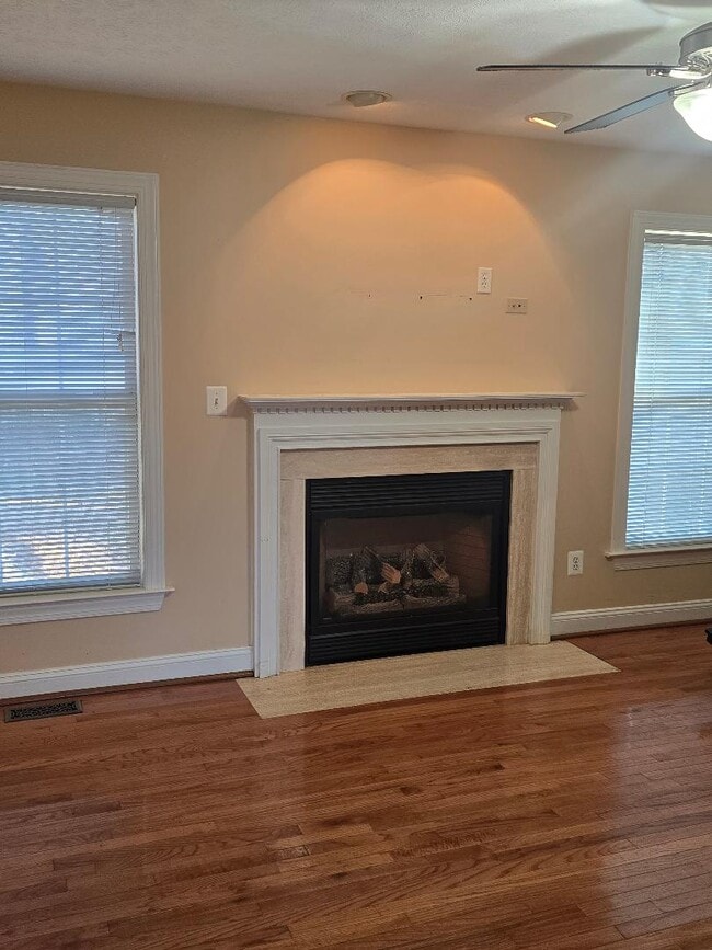 Foto del edificio - 21966 Springwood Ct