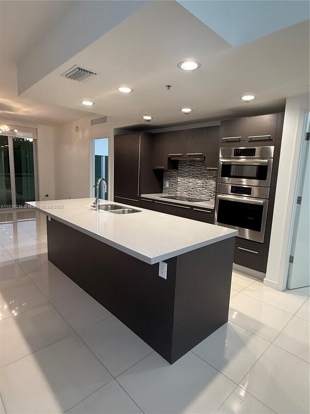 Foto principal - 7825 NW 107th Ave