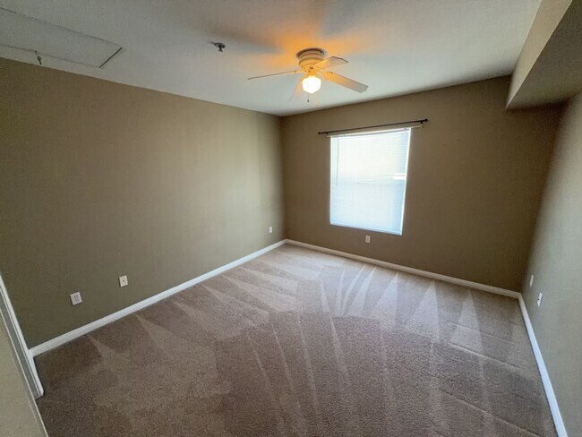 Building Photo - 6955 N Durango Dr