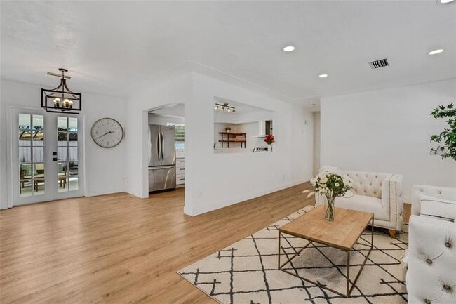 Foto del edificio - 1320 Dixie Ln S