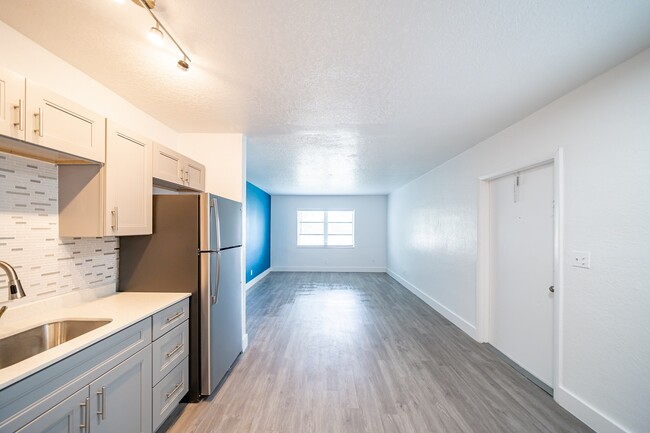 Building Photo - Key Bay Apartments