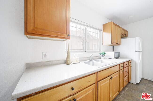 Foto del edificio - 640 W 81st St