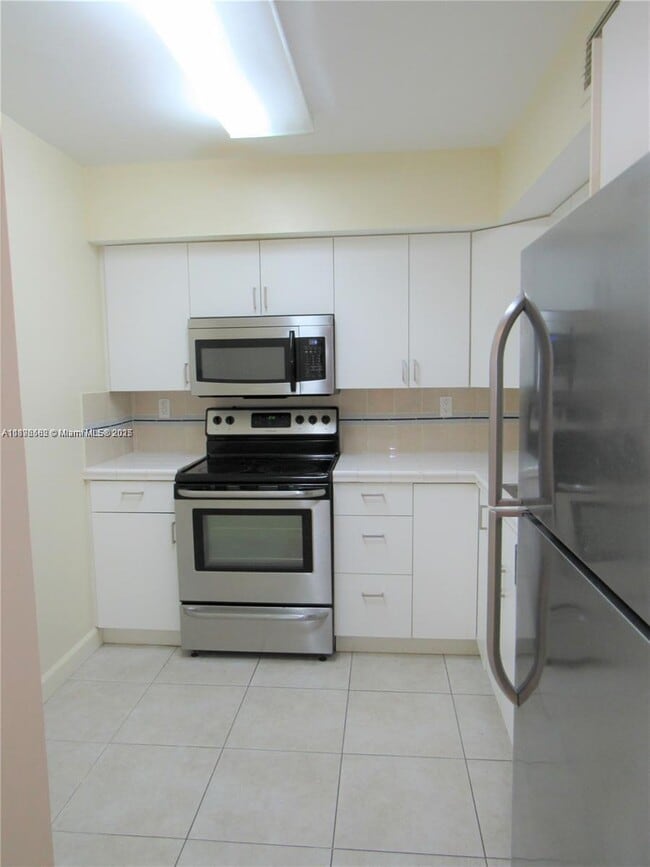Foto del edificio - 250 180th Dr