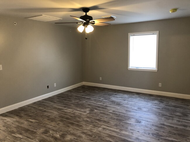 Living room - 1338 E Chocolate Ave