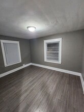 Building Photo - 409-411 W State St