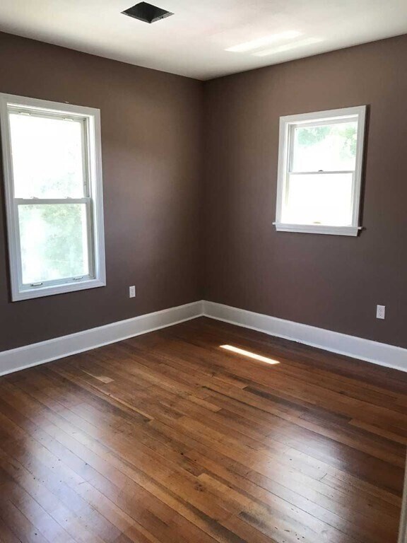 Foto del edificio - 545 Park Ave