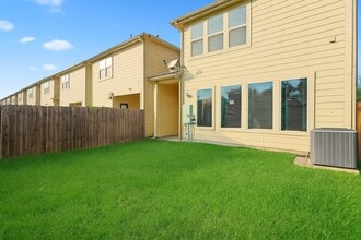 Building Photo - 5166 Oasis Park Ln