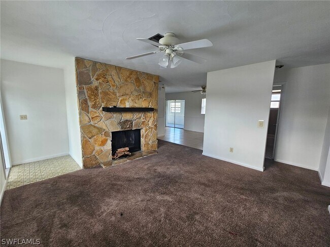 Building Photo - 7503 Sanibel Blvd