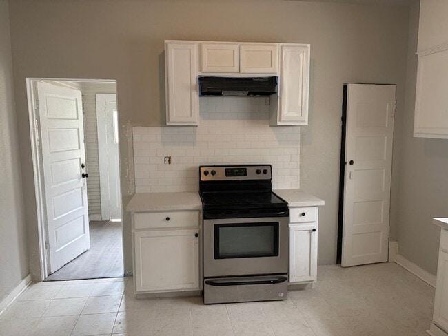 Building Photo - 2015 11th St