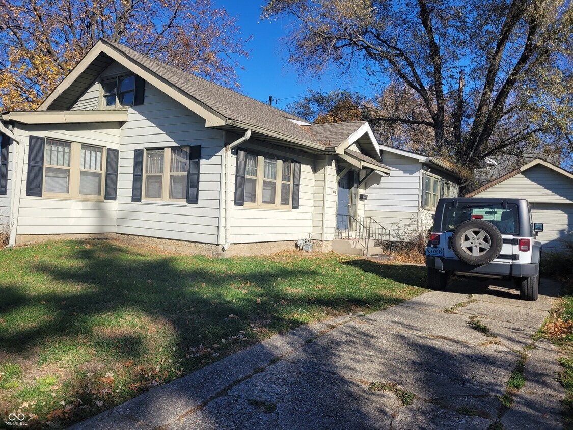 Primary Photo - 629 Carlyle Pl