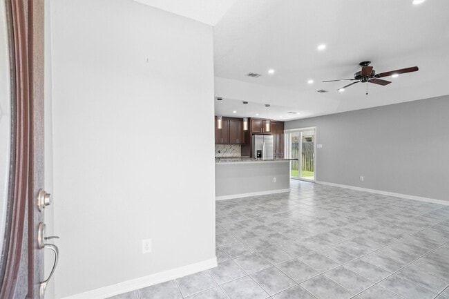 Building Photo - 20126 Seablossom Ln
