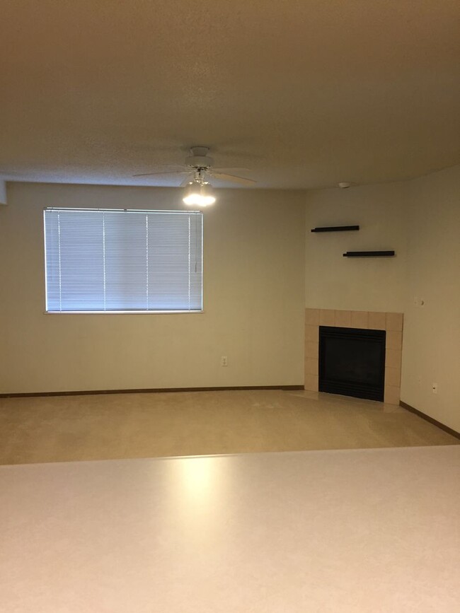 Foto del edificio - 2 Bedroom, 1 Bath Condominium in Coralville