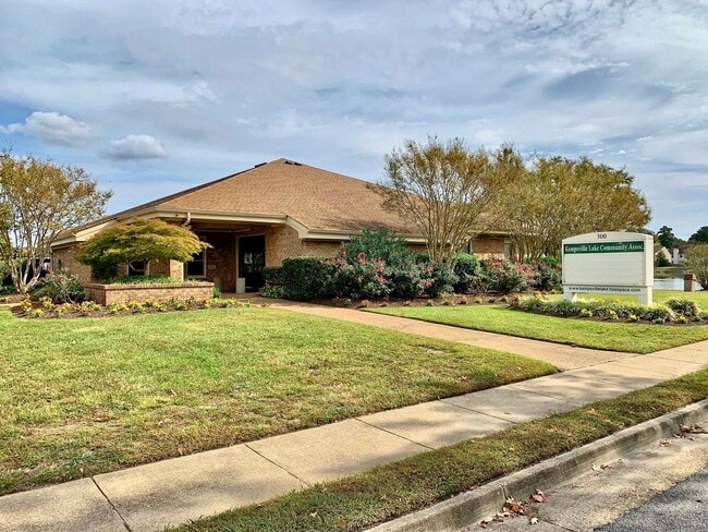 Foto del edificio - READY NOW!! Completely Updated 3-Bedroom Townhome in Kempsville Lake! Fenced Backyard - Pet Frien...