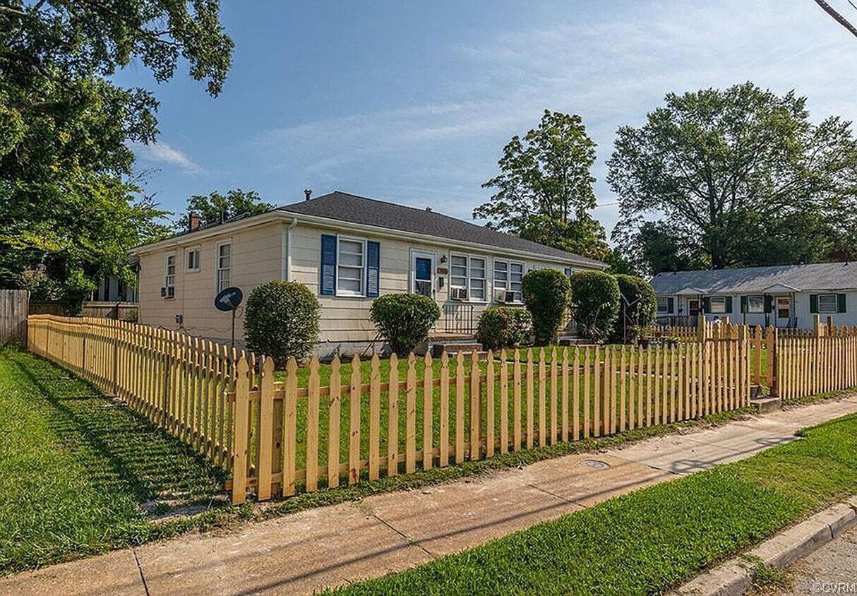 Primary Photo - 804-806 East Brookland Park Boulevard