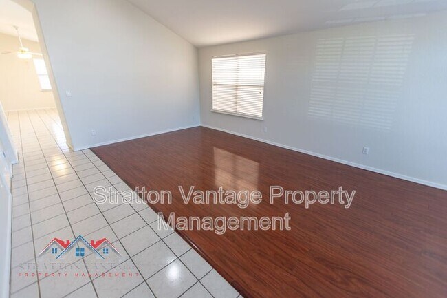 Foto del edificio - 1428 E Silver Creek Rd