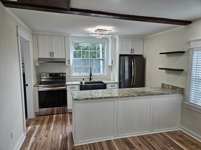 Foto del edificio - 5950 Blountstown Hwy