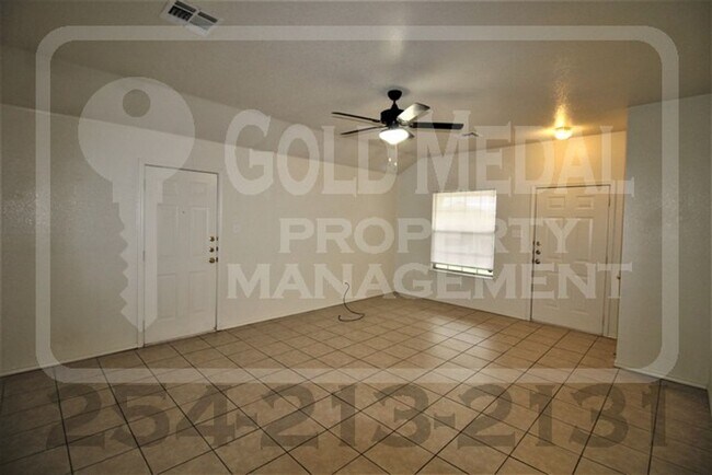 Building Photo - 2802 Alma Dr