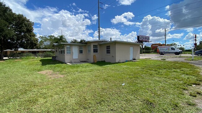 Foto del edificio - 1423 McCoy Rd