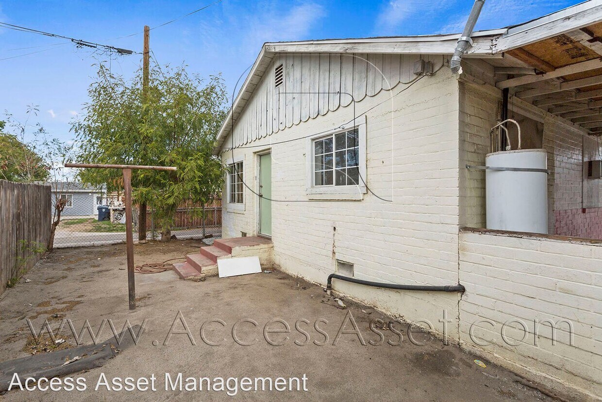 Primary Photo - 2 br, 1 bath House - 741 W Brockton Ave