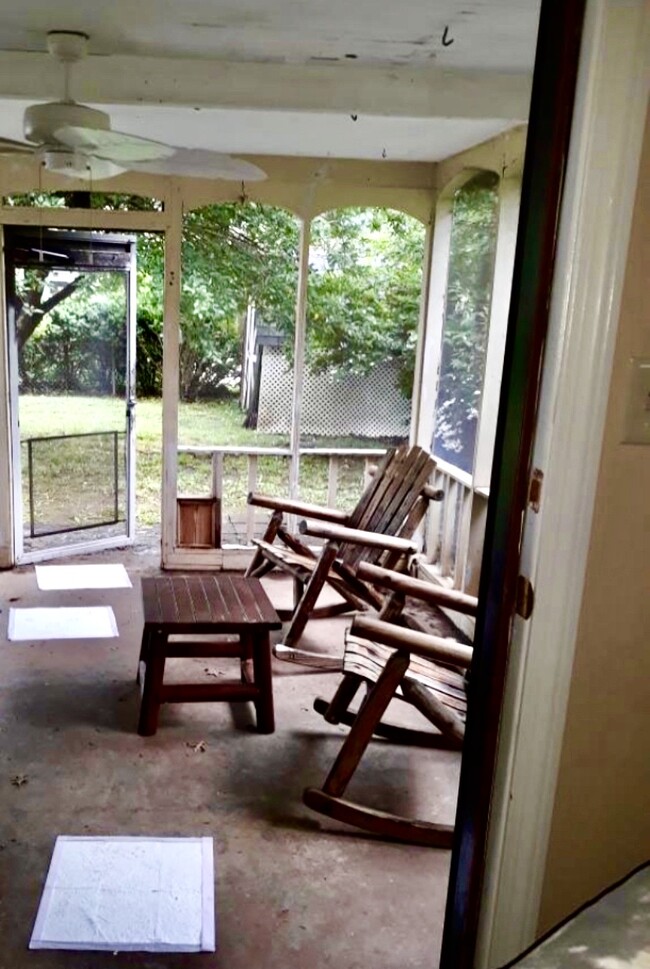 Foto del edificio - 1548 E Crestview St
