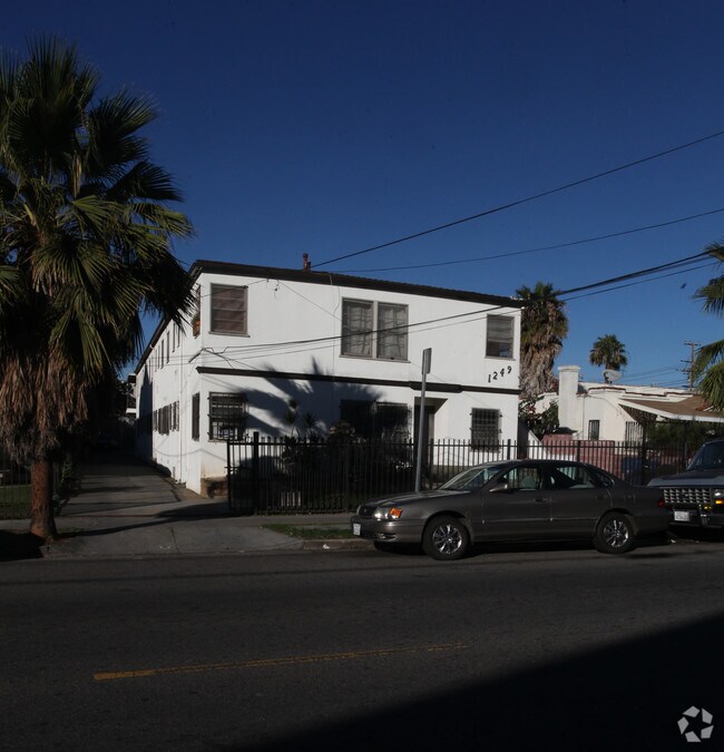Foto principal - 1249 N Edgemont St