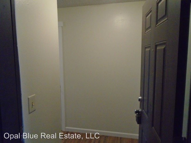Building Photo - 2108 NE 85th St