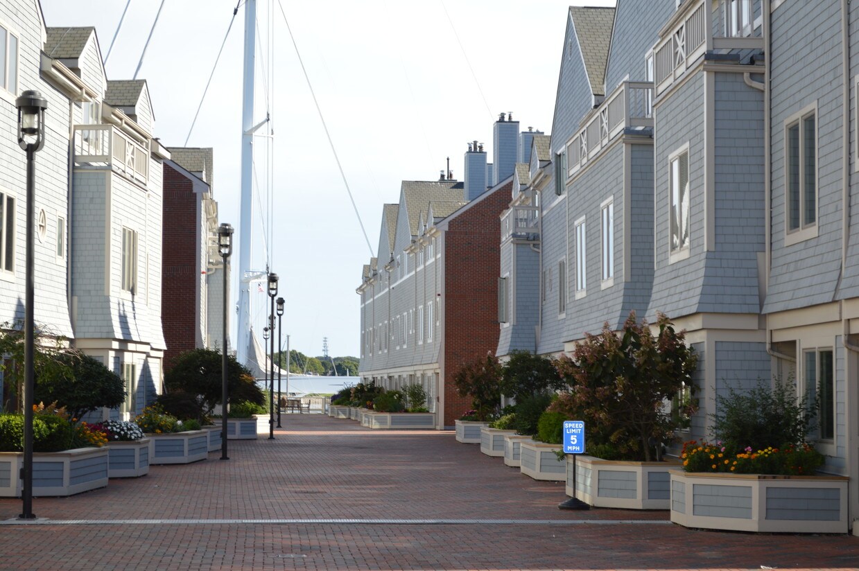 406 Chandlers Wharf, Portland, ME 04101 Condo for Rent in Portland