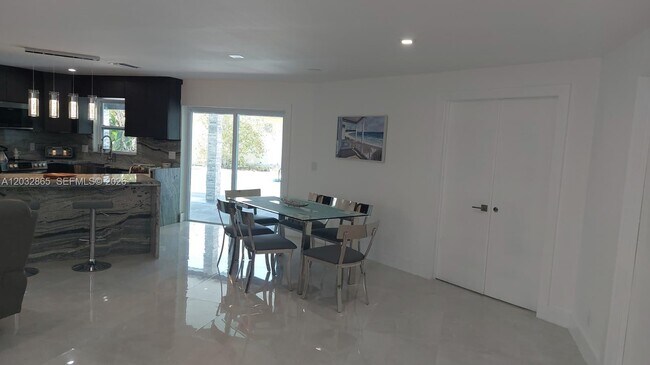 Foto del edificio - 320 SE 15th Pl