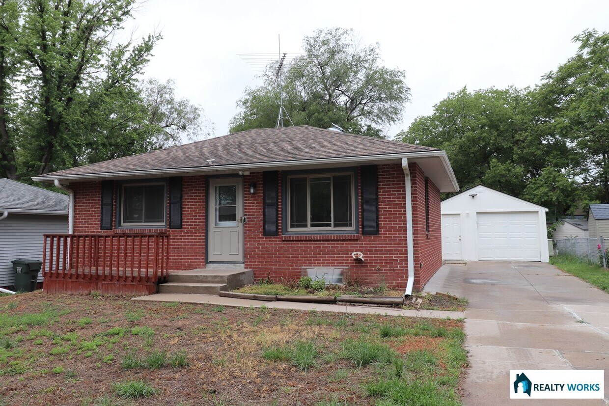 Primary Photo - Won't last long, 3 bedroom, 2 bath house f...