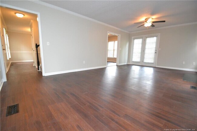 Building Photo - 712 Penncross Dr