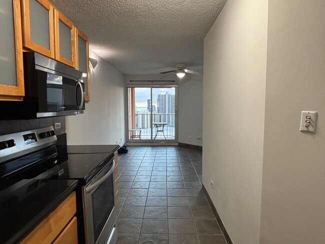 Building Photo - AVAILABLE NOW!  2 BEDROOMS/1 BATH/1 PARKIN...