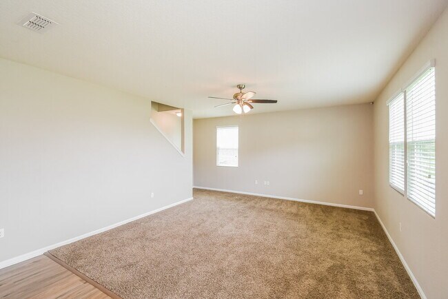 Foto del edificio - 6737 Sandle Dr