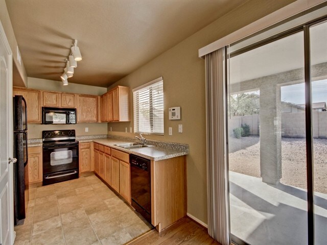 Foto del edificio - 9815 West Riverside Avenue