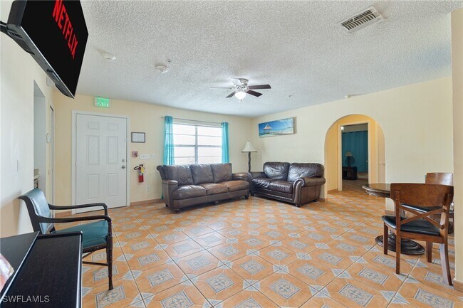 Foto del edificio - 402 Arthur Ave