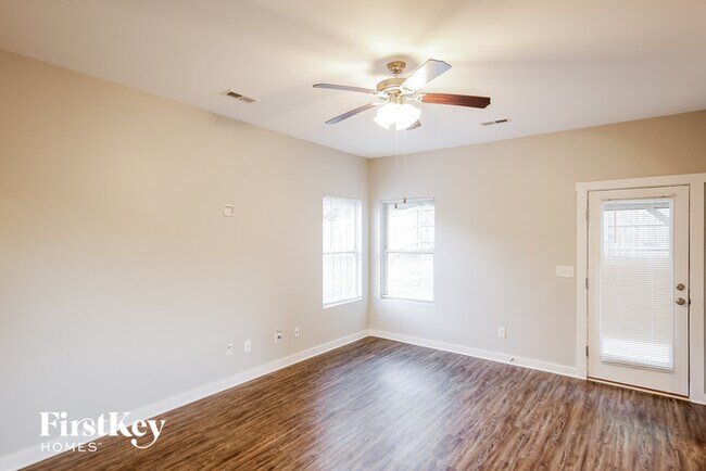 Foto del edificio - 670 Briar Ridge Cir