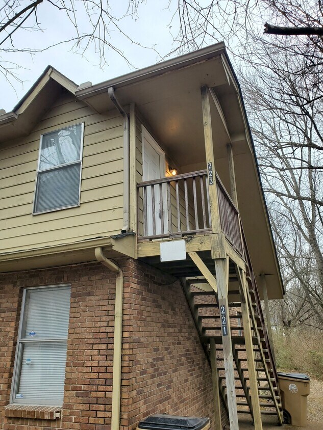 Primary Photo - 223 E Webster St