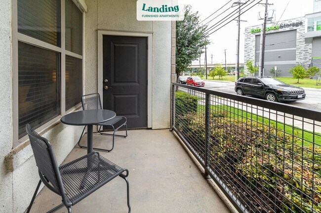 Foto del edificio - 5415 Maple Ave